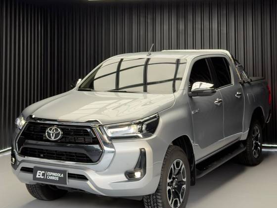 TOYOTA HILUX 2.8 D-4D TURBO DIESEL CD SRV 4X4 AUTOMÁTICO TOYOTA HILUX 2.8 D-4D TURBO DIESEL CD SRV 4X4 AUTOMÁTICO
